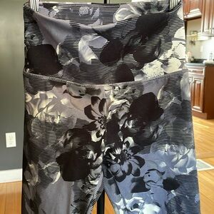 Marika blue and black floral leggings small